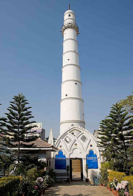 Động[-]đất[-]ở[-]Nepal,[-]hơn[-]800[-]người[-]chết